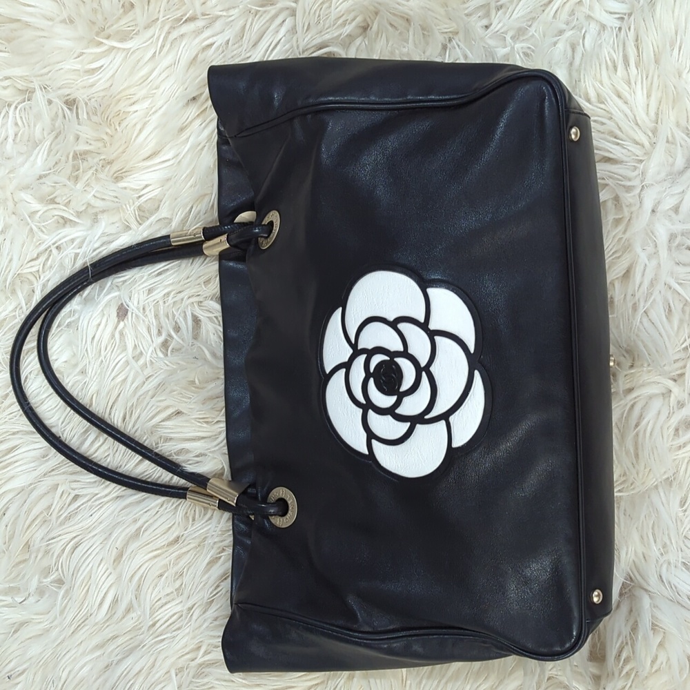 Chanel le camellia shopping tote